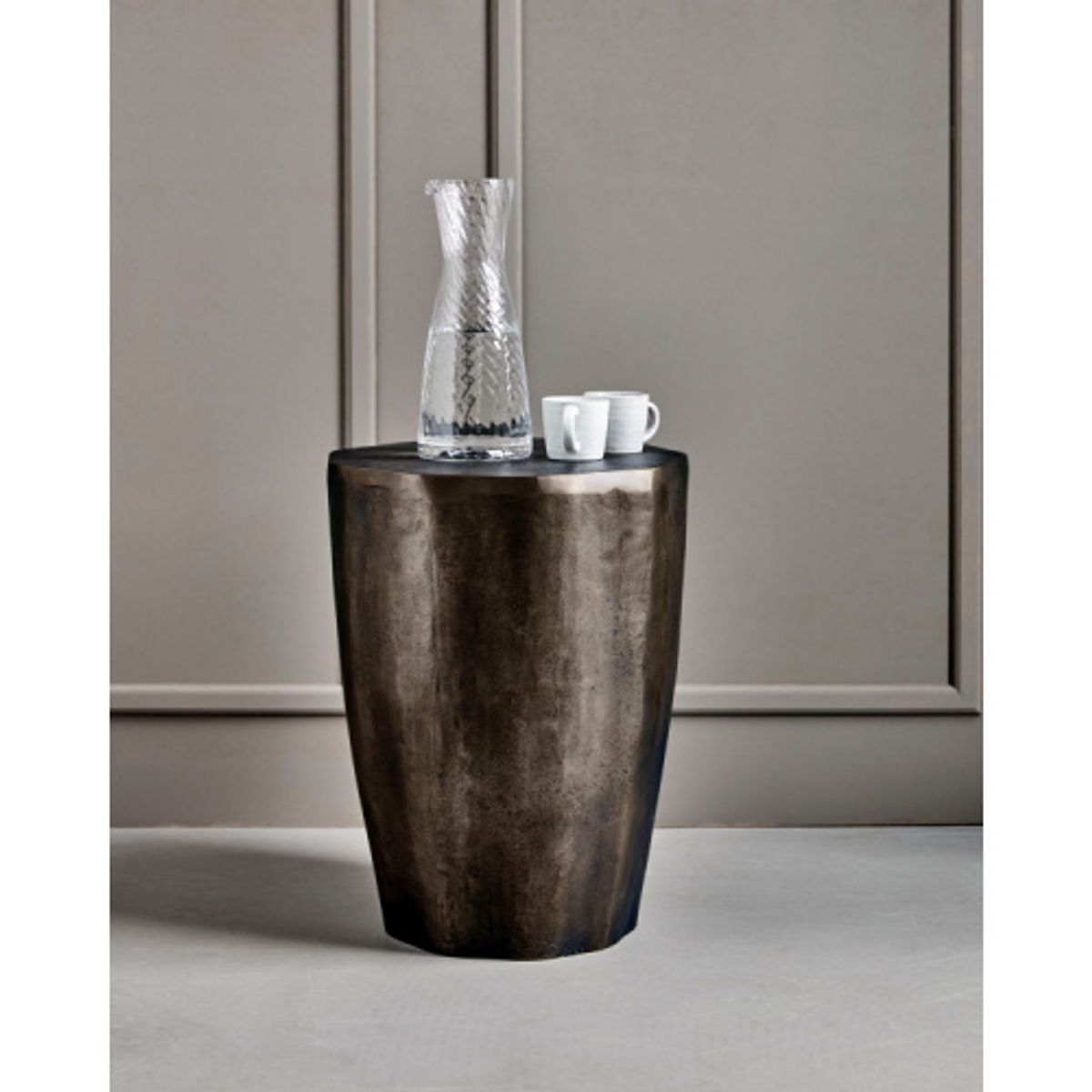 Meta sidebord antikk